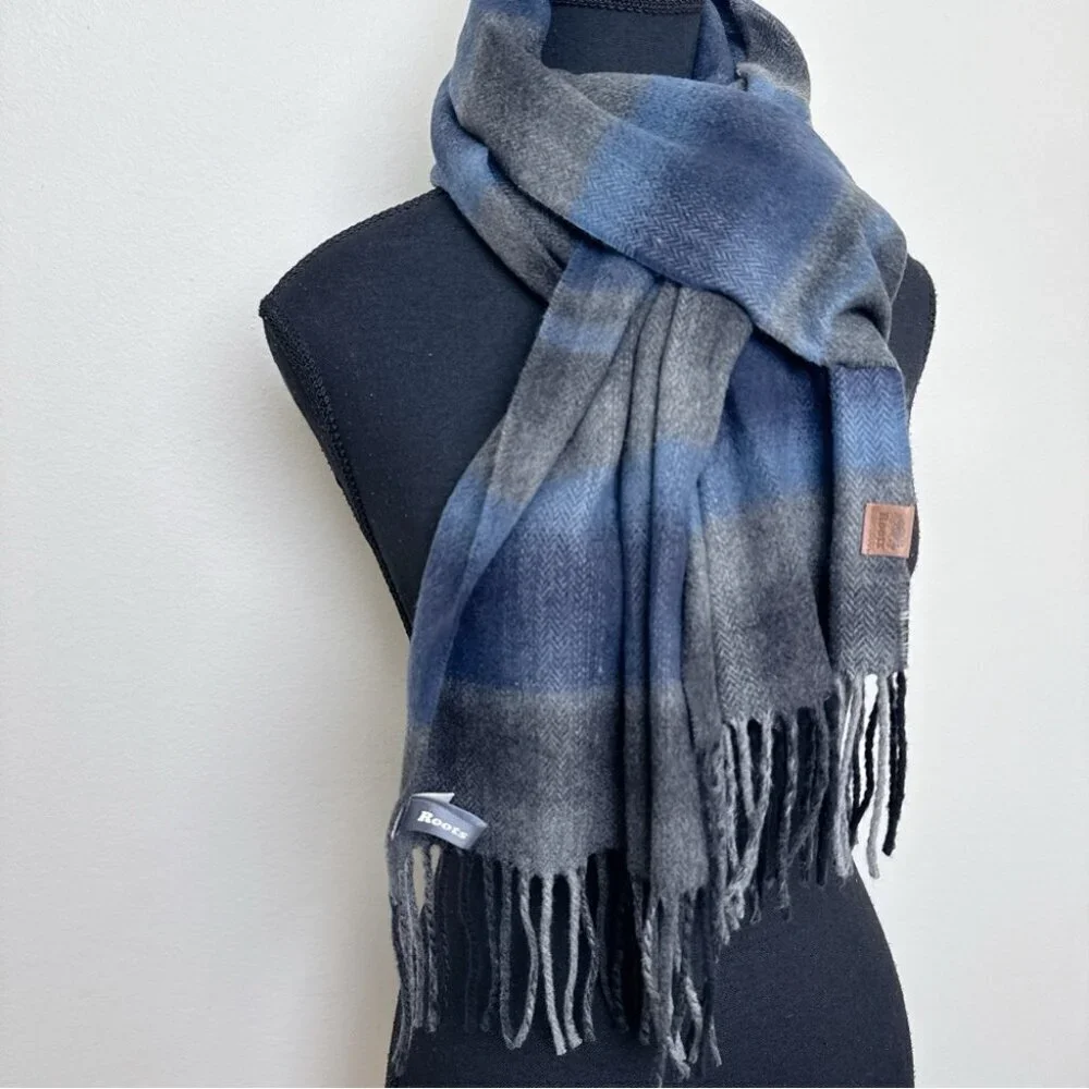 Roots Unisex One Size Fringe Plaid Soft Grey Scarf